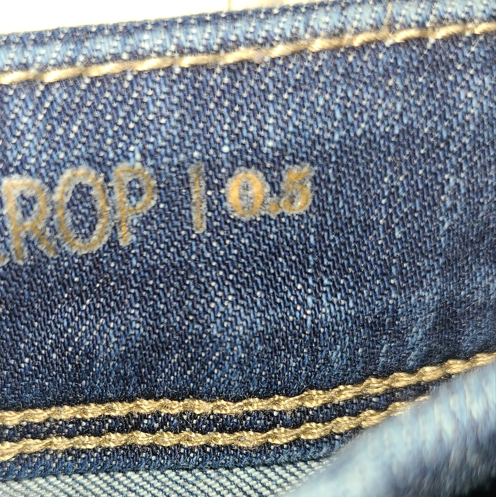 Chico's So Slimmimg Girlfriend Crop Jeans - Picture 7 of 7